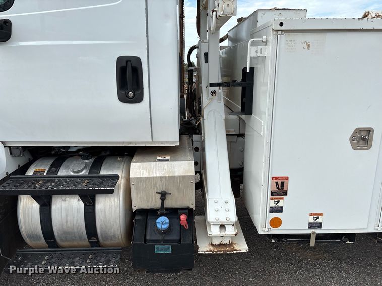 image for item DX8011 2017 Freightliner 7400 SFA digger derrick truck