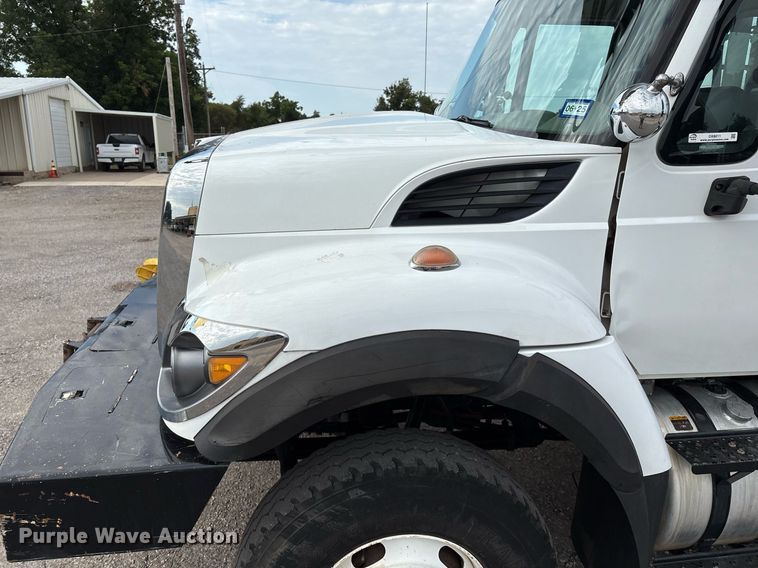 image for item DX8011 2017 Freightliner 7400 SFA digger derrick truck