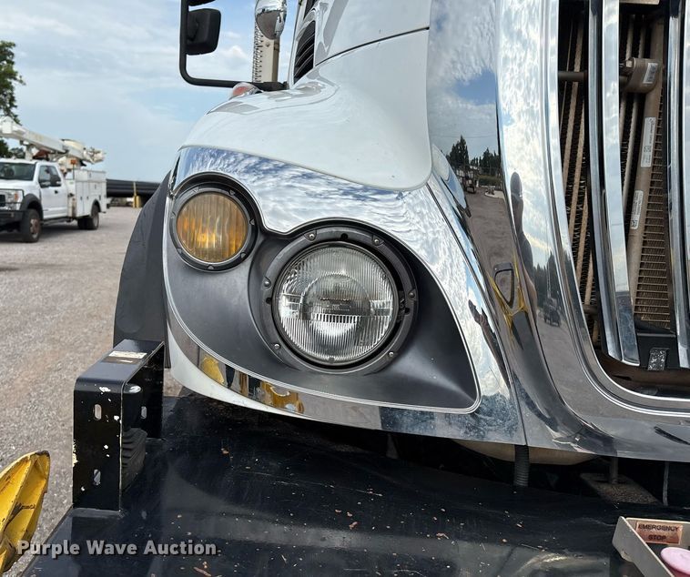 image for item DX8011 2017 Freightliner 7400 SFA digger derrick truck