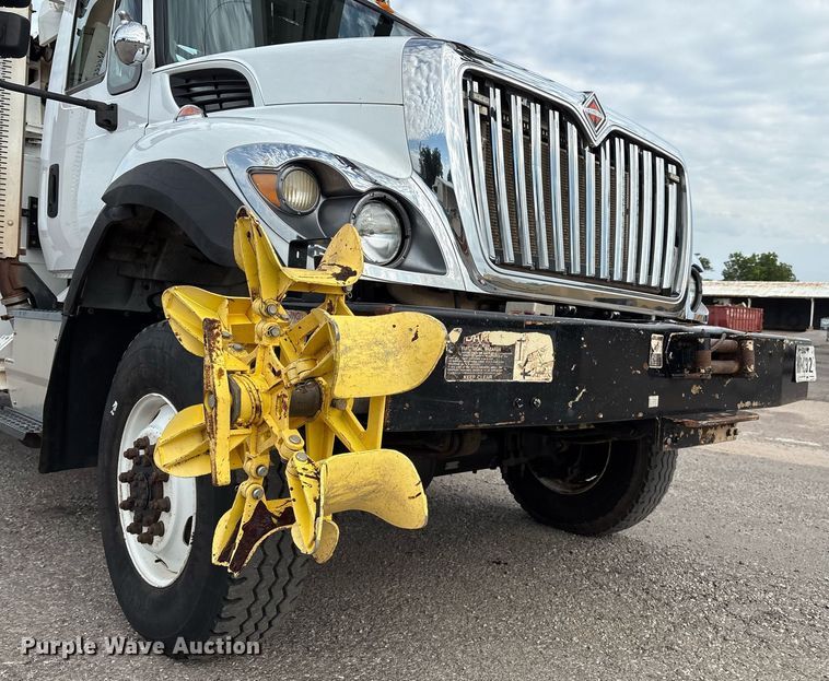 image for item DX8011 2017 Freightliner 7400 SFA digger derrick truck