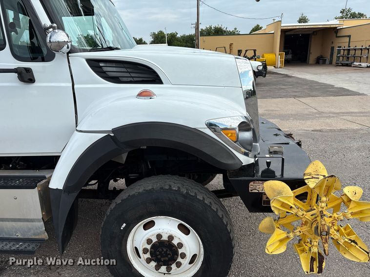 image for item DX8011 2017 Freightliner 7400 SFA digger derrick truck