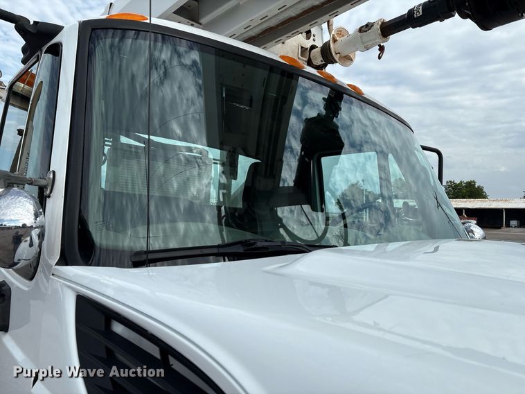 image for item DX8011 2017 Freightliner 7400 SFA digger derrick truck