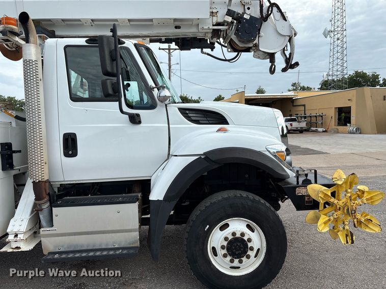 image for item DX8011 2017 Freightliner 7400 SFA digger derrick truck