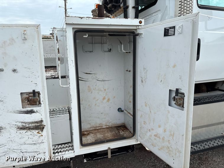 image for item DX8011 2017 Freightliner 7400 SFA digger derrick truck