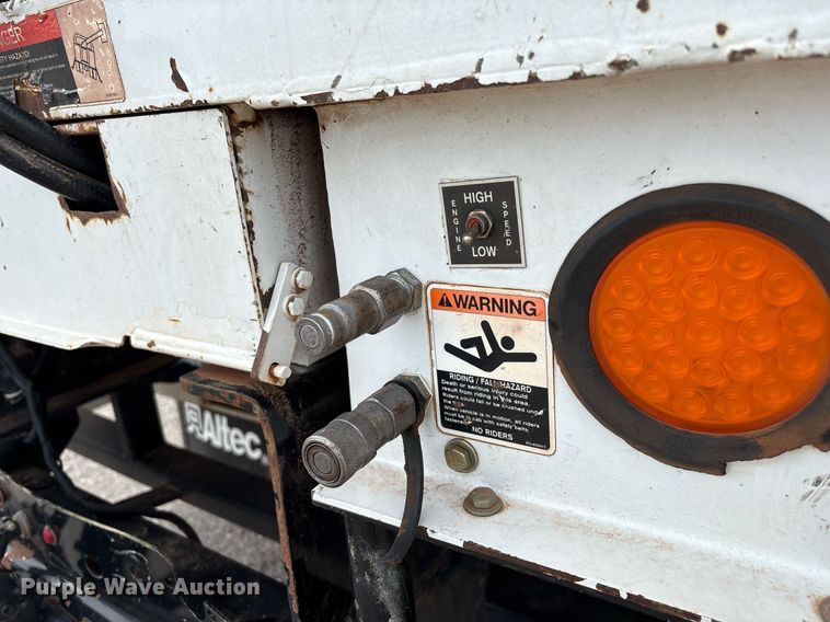 image for item DX8011 2017 Freightliner 7400 SFA digger derrick truck