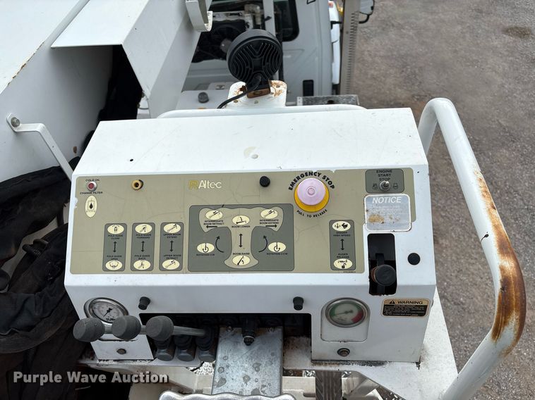 image for item DX8011 2017 Freightliner 7400 SFA digger derrick truck