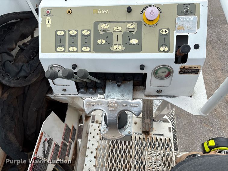 image for item DX8011 2017 Freightliner 7400 SFA digger derrick truck