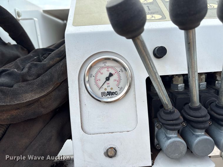 image for item DX8011 2017 Freightliner 7400 SFA digger derrick truck