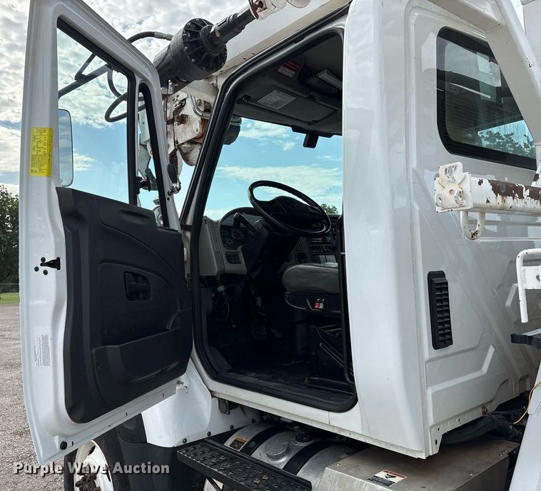 image for item DX8011 2017 Freightliner 7400 SFA digger derrick truck