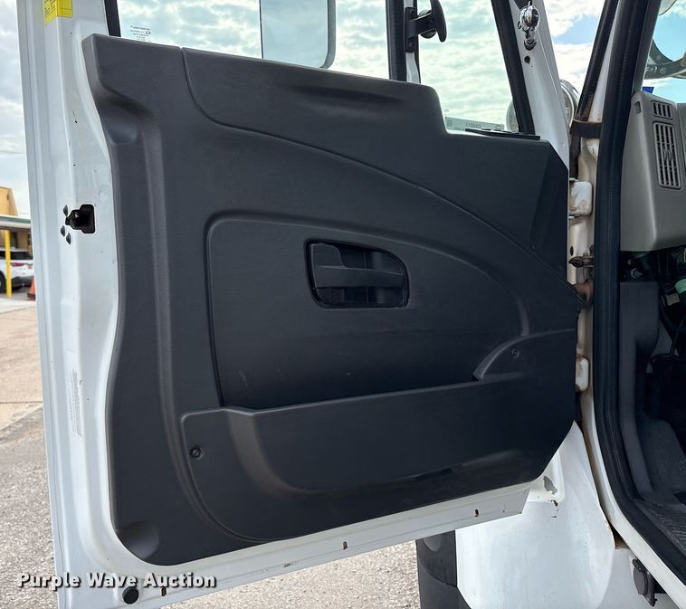 image for item DX8011 2017 Freightliner 7400 SFA digger derrick truck