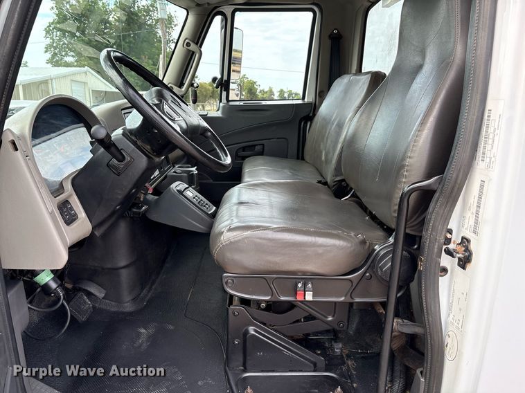 image for item DX8011 2017 Freightliner 7400 SFA digger derrick truck