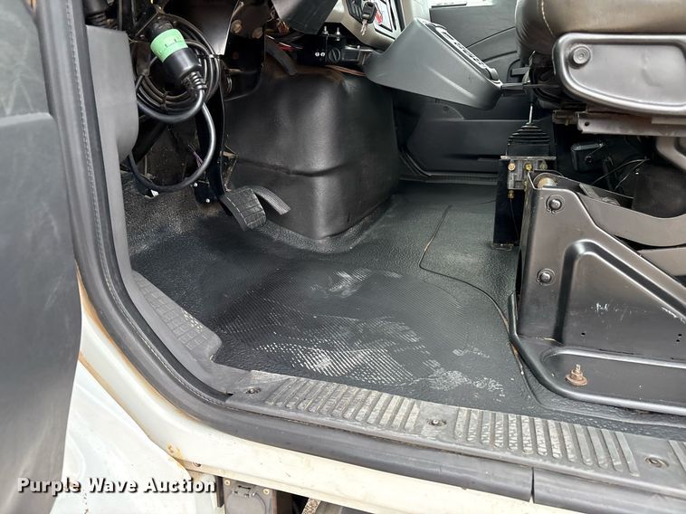 image for item DX8011 2017 Freightliner 7400 SFA digger derrick truck