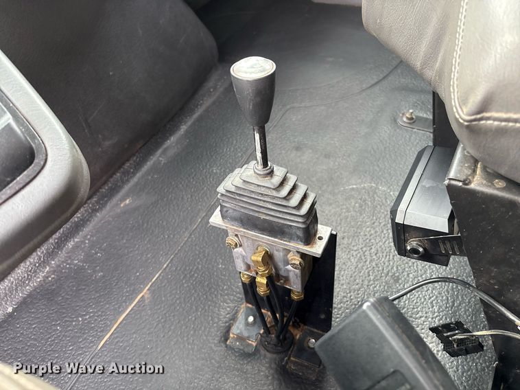 image for item DX8011 2017 Freightliner 7400 SFA digger derrick truck