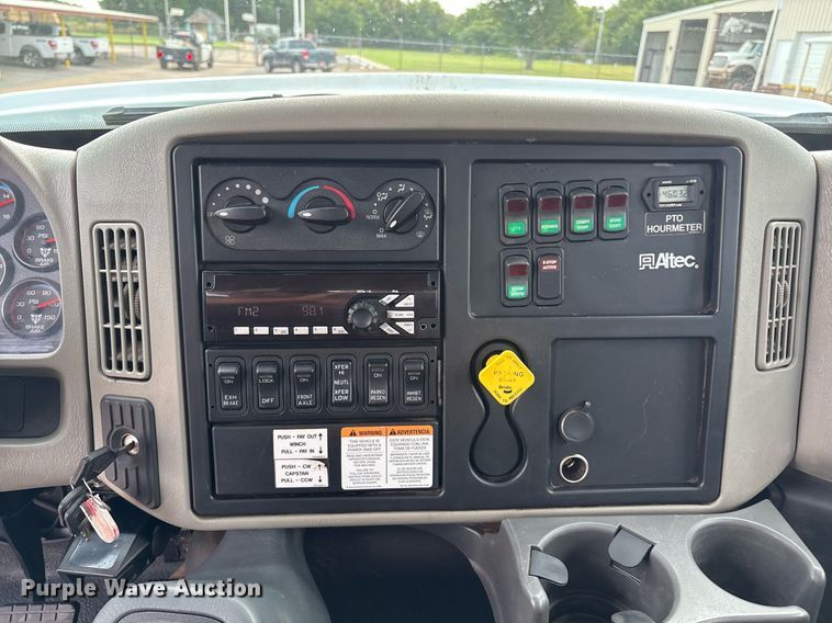 image for item DX8011 2017 Freightliner 7400 SFA digger derrick truck