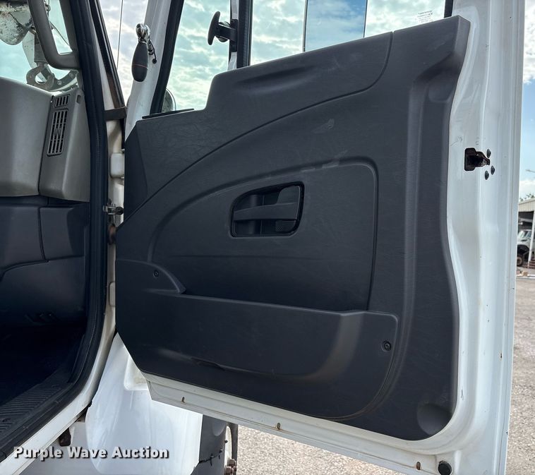 image for item DX8011 2017 Freightliner 7400 SFA digger derrick truck