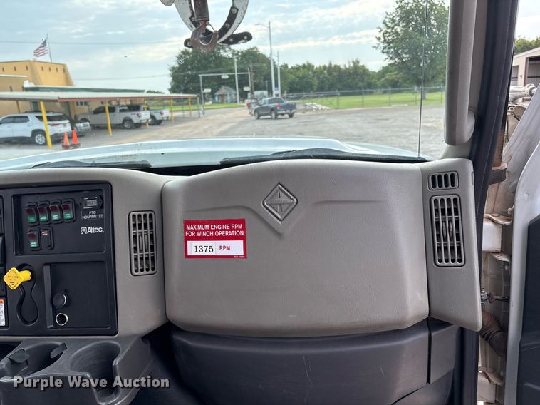 image for item DX8011 2017 Freightliner 7400 SFA digger derrick truck