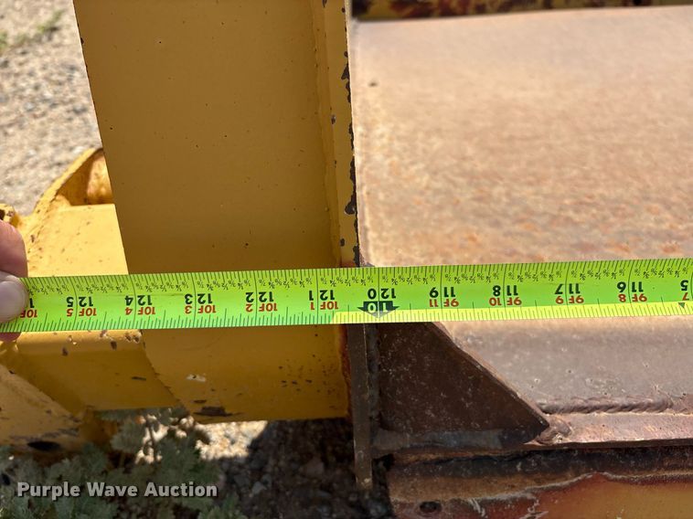 image for item DX8025 (2) sets of clamshell gates 