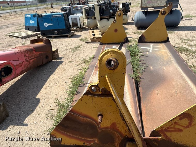 image for item DX8025 (2) sets of clamshell gates 