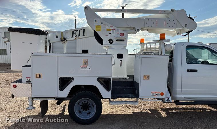 image for item DX8050 2014 Dodge Ram 5500 bucket truck