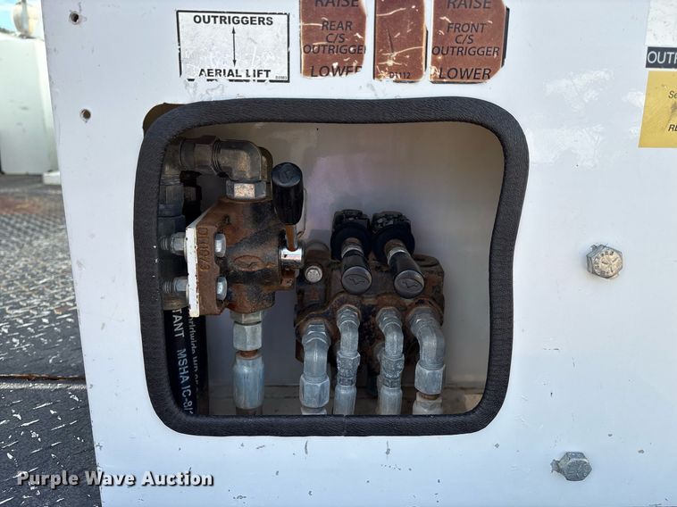 image for item DX8050 2014 Dodge Ram 5500 bucket truck