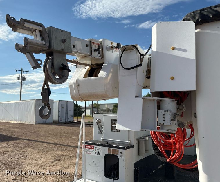 image for item DX8050 2014 Dodge Ram 5500 bucket truck