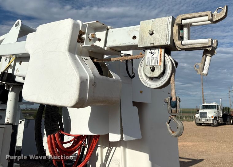 image for item DX8050 2014 Dodge Ram 5500 bucket truck