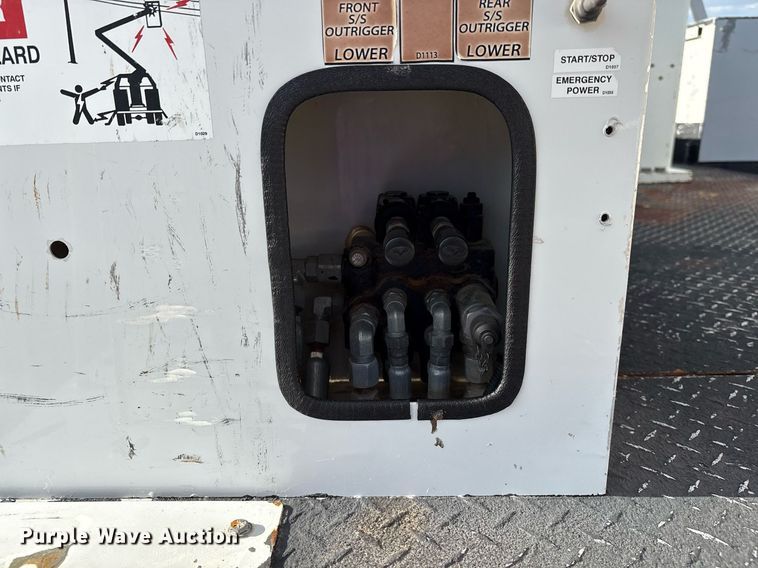 image for item DX8050 2014 Dodge Ram 5500 bucket truck