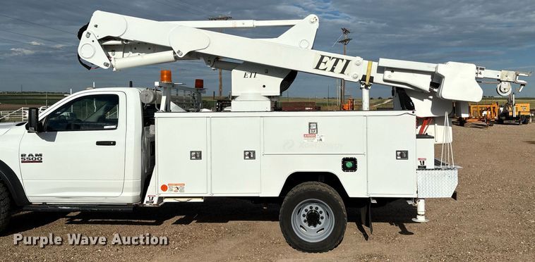 image for item DX8050 2014 Dodge Ram 5500 bucket truck