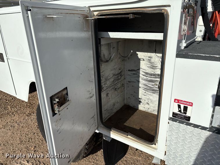 image for item DX8050 2014 Dodge Ram 5500 bucket truck