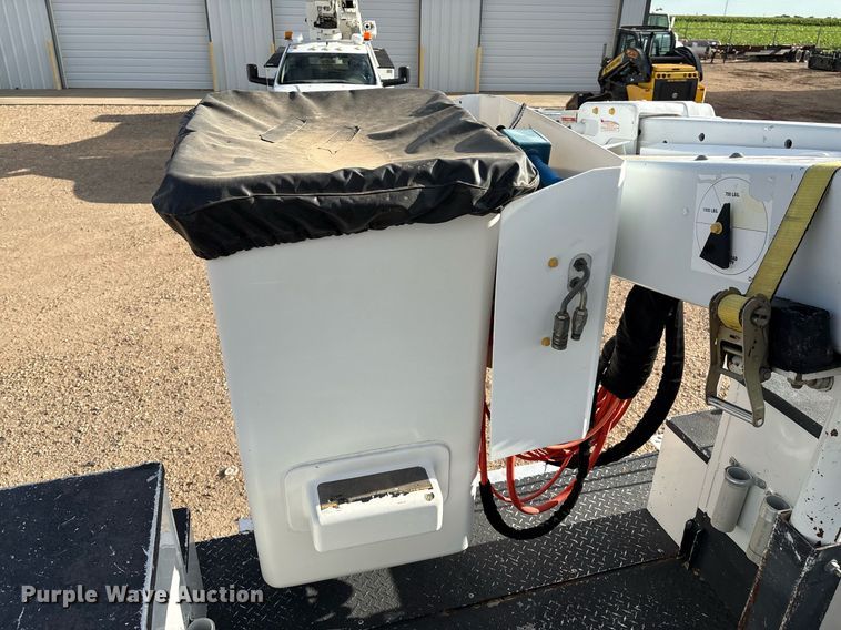 image for item DX8050 2014 Dodge Ram 5500 bucket truck