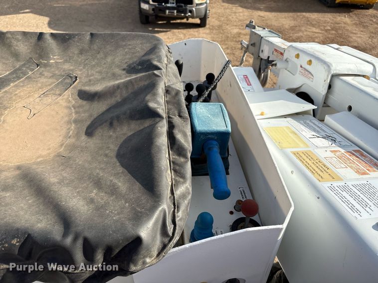 image for item DX8050 2014 Dodge Ram 5500 bucket truck