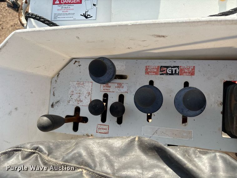 image for item DX8050 2014 Dodge Ram 5500 bucket truck