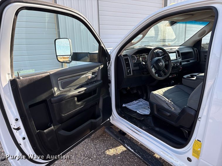 image for item DX8050 2014 Dodge Ram 5500 bucket truck