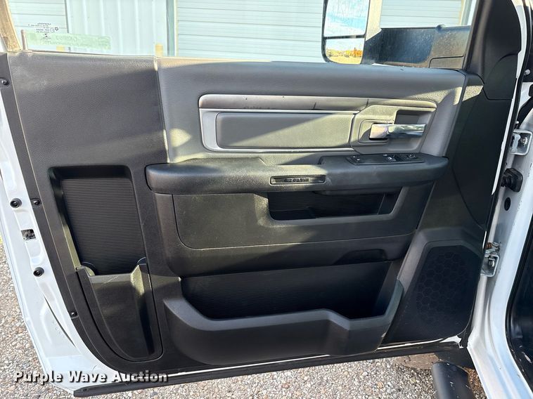 image for item DX8050 2014 Dodge Ram 5500 bucket truck