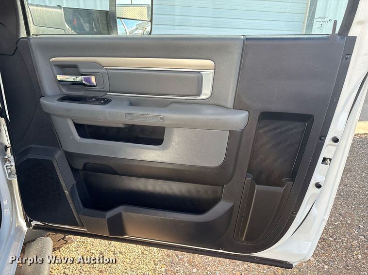 image for item DX8050 2014 Dodge Ram 5500 bucket truck