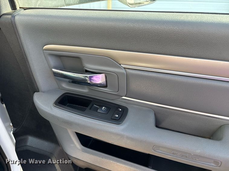 image for item DX8050 2014 Dodge Ram 5500 bucket truck