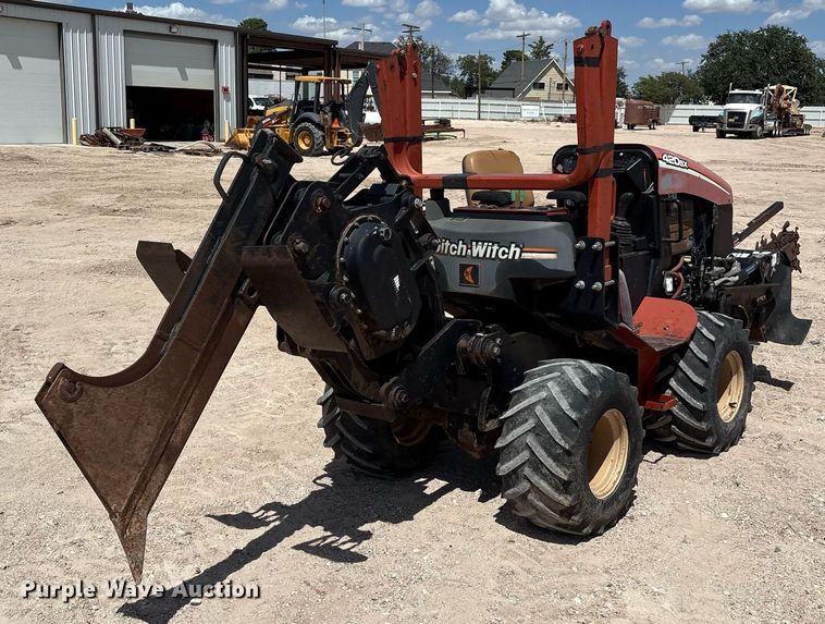 image for item DX8062 2007 Ditch Witch 420SX trencher