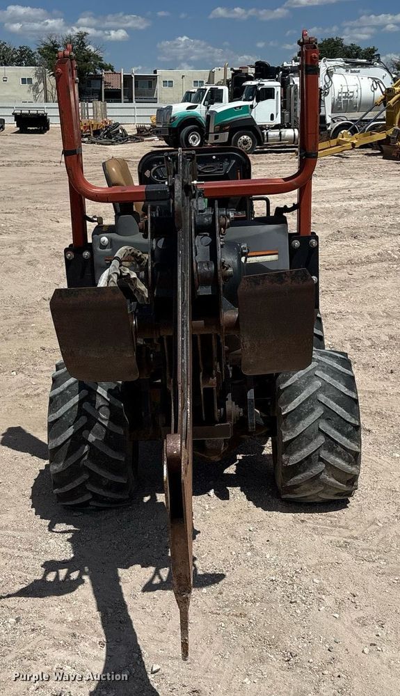 image for item DX8062 2007 Ditch Witch 420SX trencher