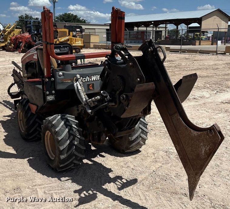 image for item DX8062 2007 Ditch Witch 420SX trencher