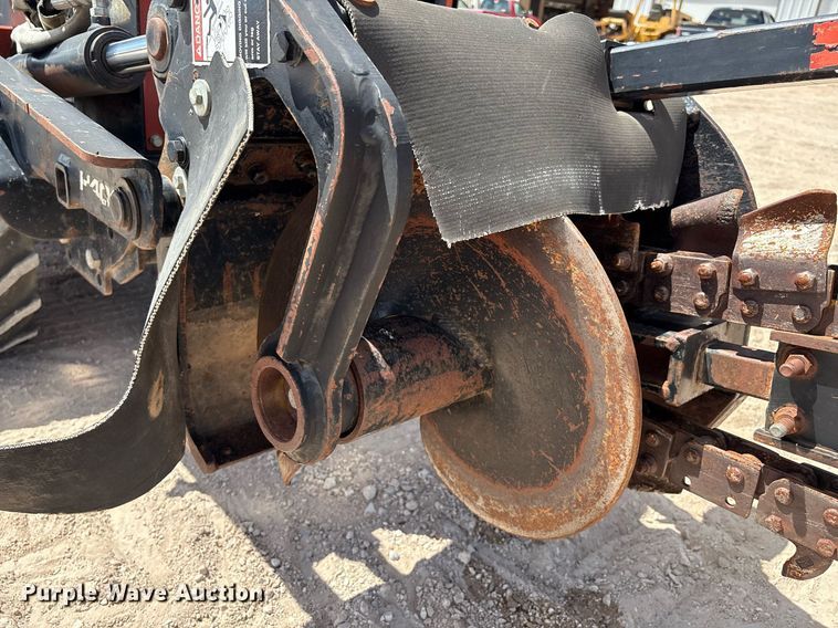 image for item DX8062 2007 Ditch Witch 420SX trencher
