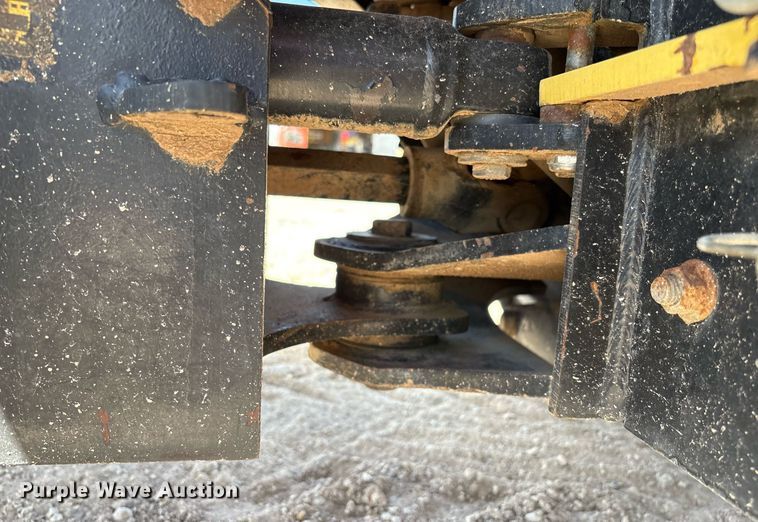 image for item DX8062 2007 Ditch Witch 420SX trencher