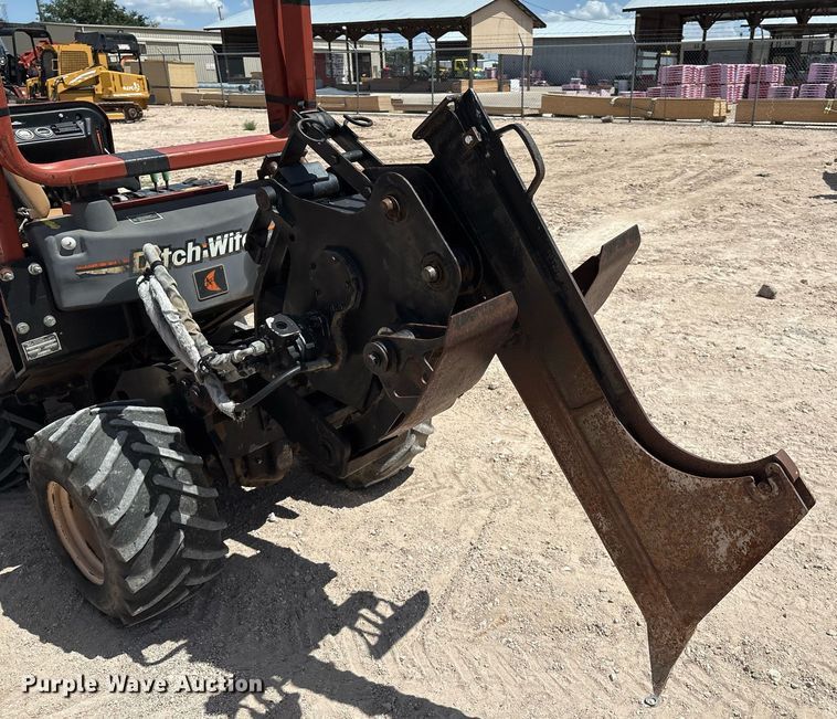 image for item DX8062 2007 Ditch Witch 420SX trencher