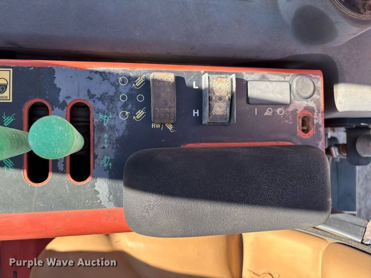 image for item DX8062 2007 Ditch Witch 420SX trencher