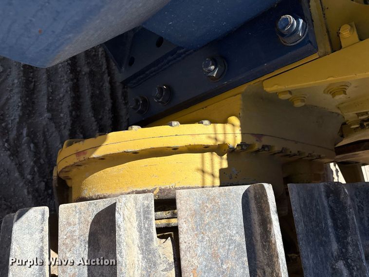 image for item DX8067 Komatsu D85P cable plow