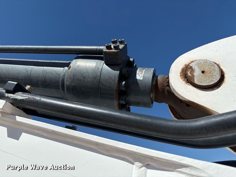 image for item DX8068 2015 Bobcat E85 mini excavator