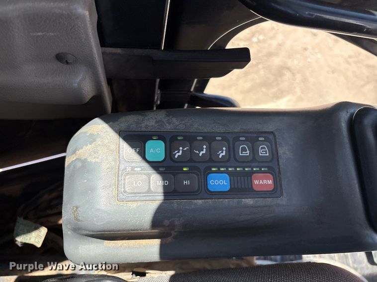 image for item DX8068 2015 Bobcat E85 mini excavator