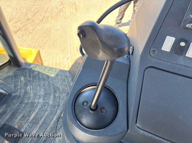 image for item DX8073 2018 John Deere 310SL backhoe