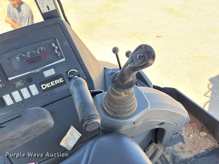 image for item DX8073 2018 John Deere 310SL backhoe