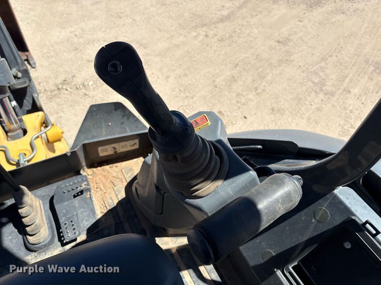 image for item DX8073 2018 John Deere 310SL backhoe