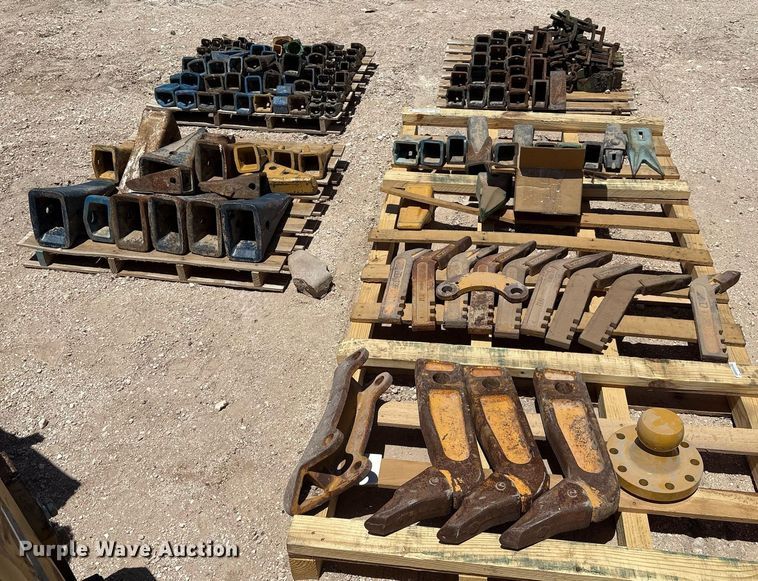 image for item DX8077 (5) pallets of bucket teeth